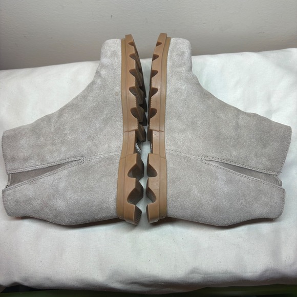 Sorel Women's Beige Suede Hidden Wedge Ankle Boots Side Zip Lug Sole Size 6.5 - Picture 3 of 8